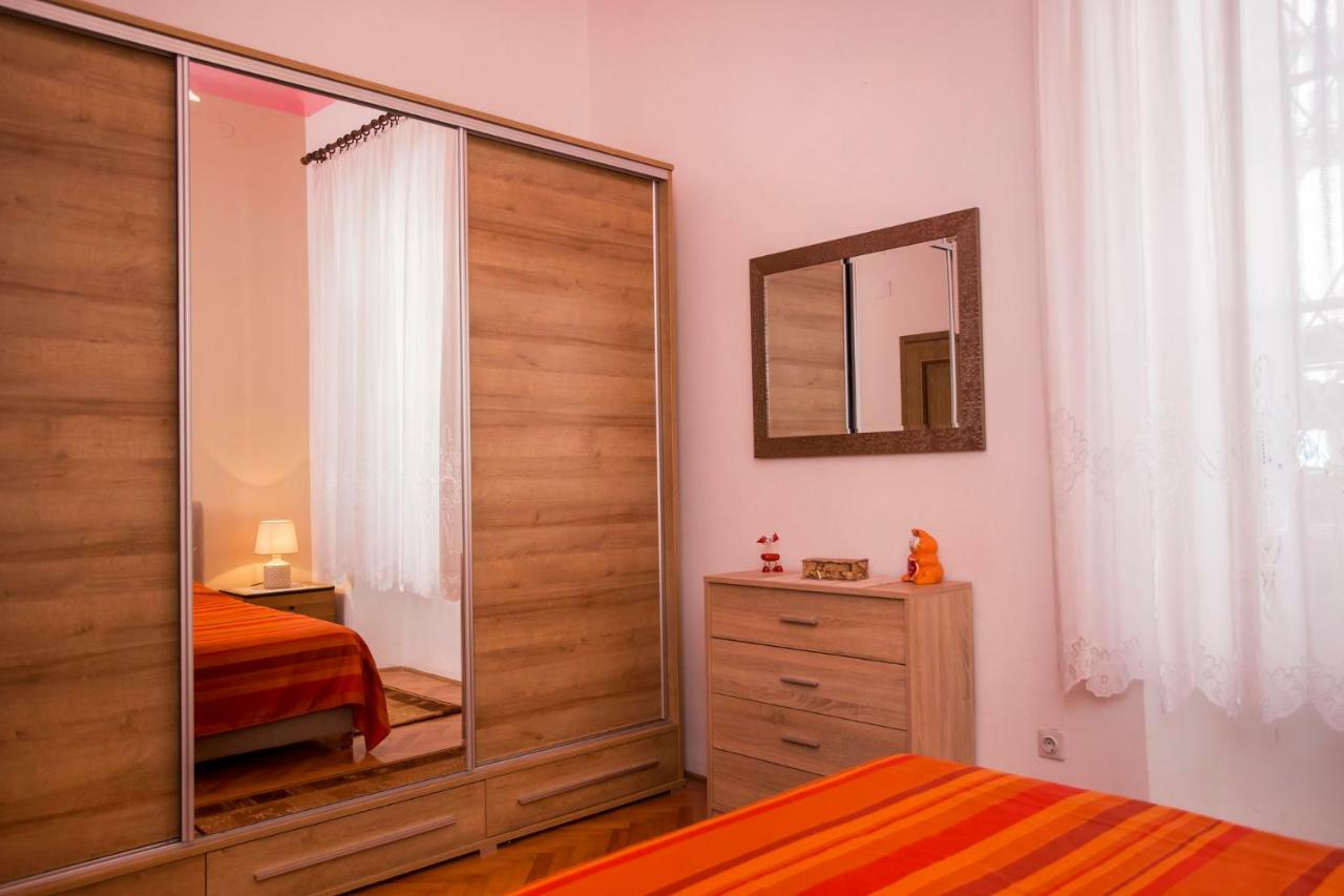 Emanuel Apartman Pula Buitenkant foto
