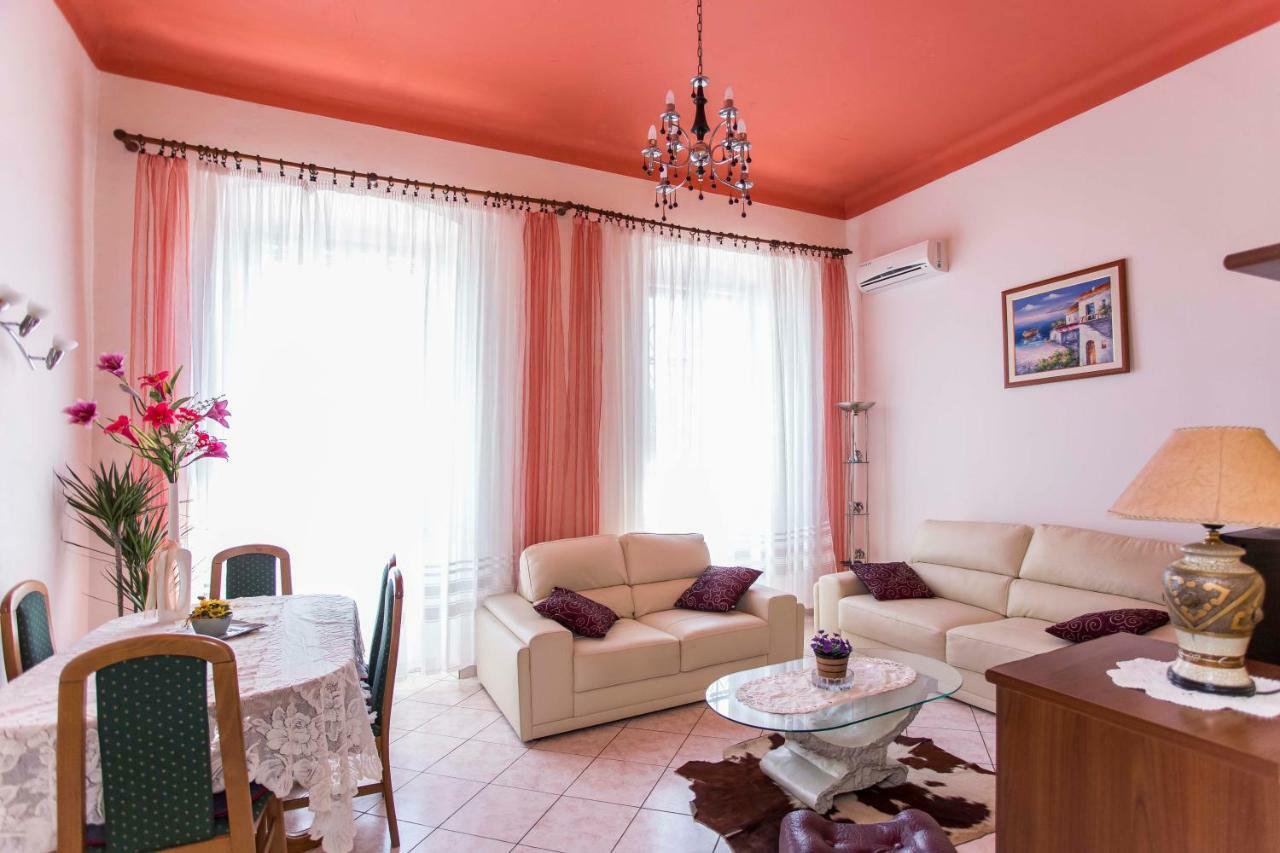 Emanuel Apartman Pula Buitenkant foto