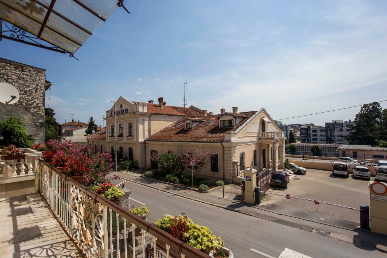 Emanuel Apartman Pula Buitenkant foto