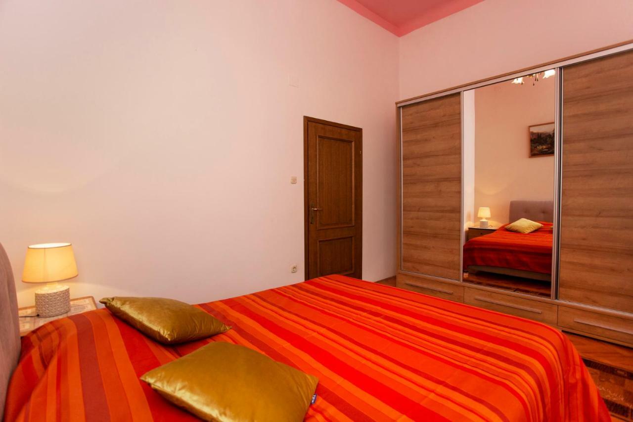 Emanuel Apartman Pula Buitenkant foto