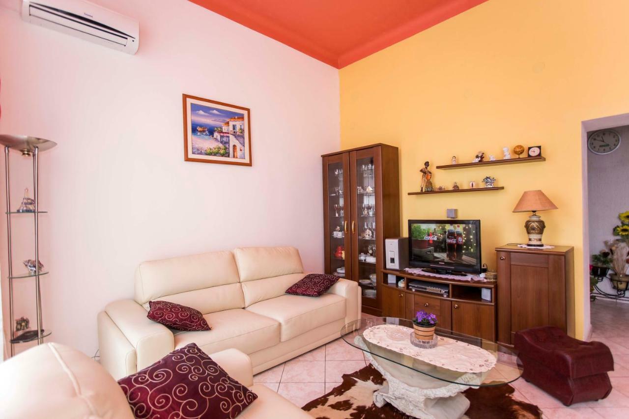 Emanuel Apartman Pula Buitenkant foto