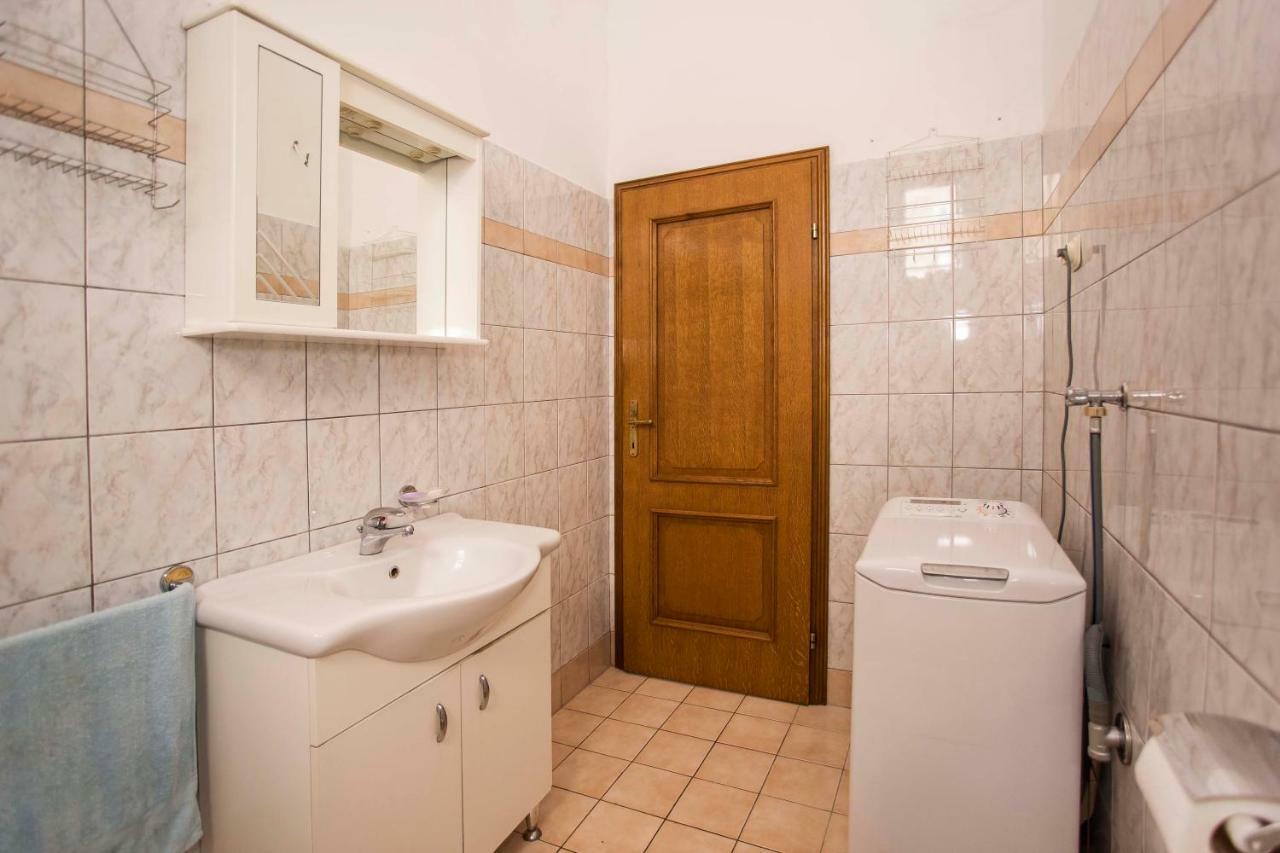 Emanuel Apartman Pula Buitenkant foto