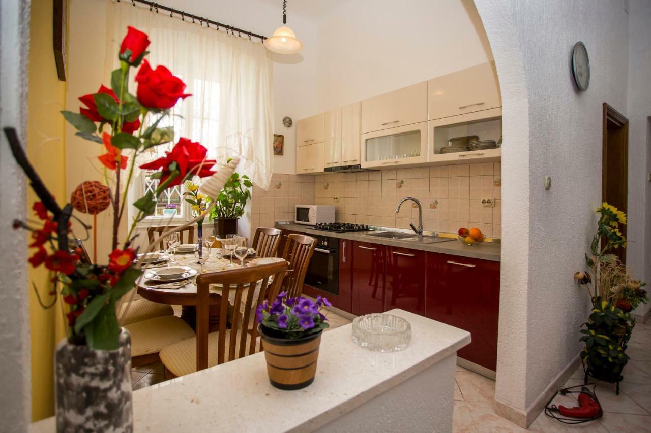 Emanuel Apartman Pula Buitenkant foto