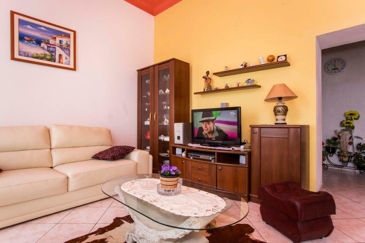 Emanuel Apartman Pula Buitenkant foto