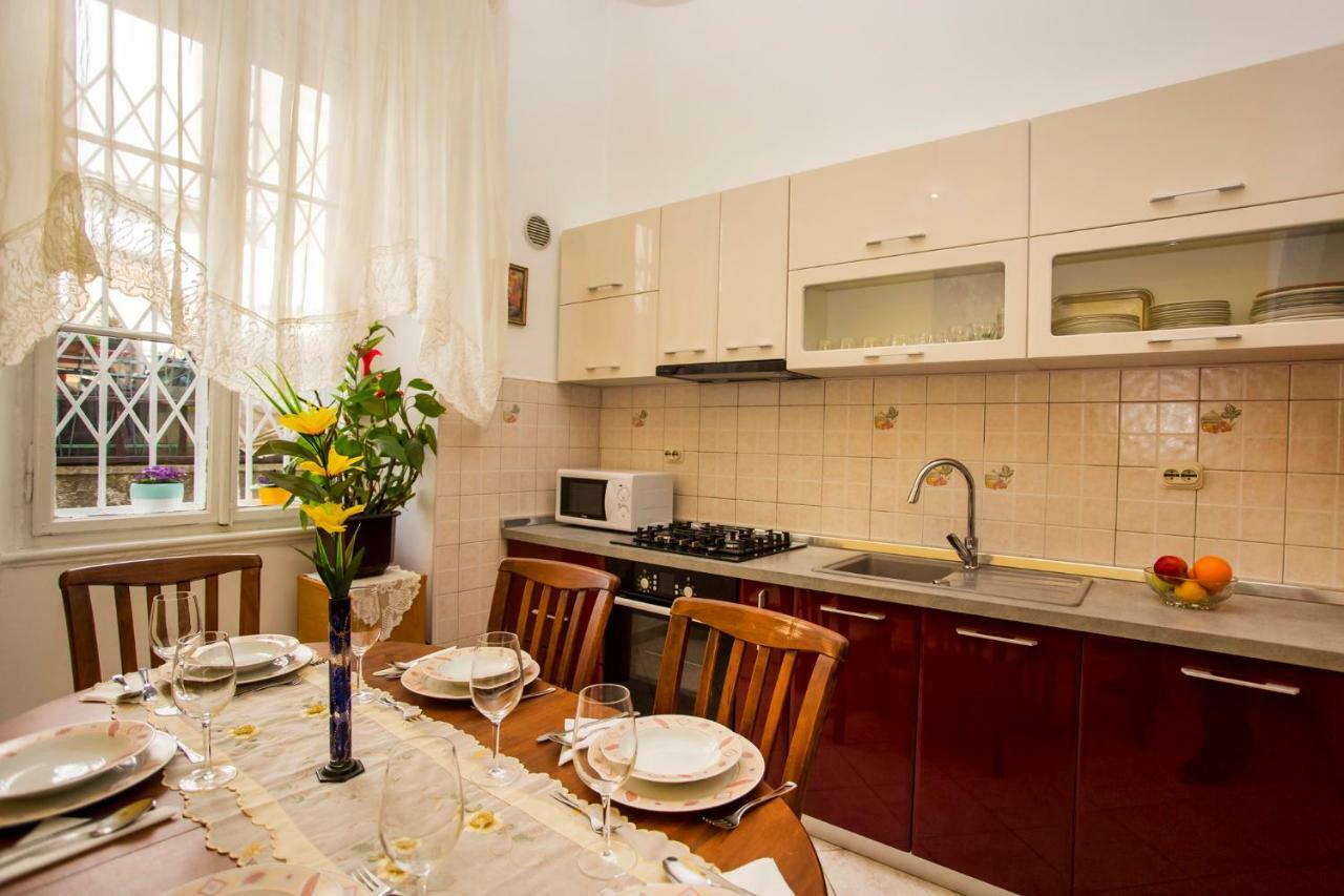 Emanuel Apartman Pula Buitenkant foto