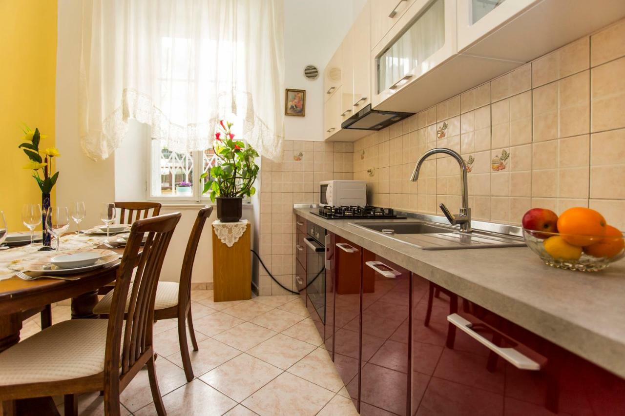 Emanuel Apartman Pula Buitenkant foto