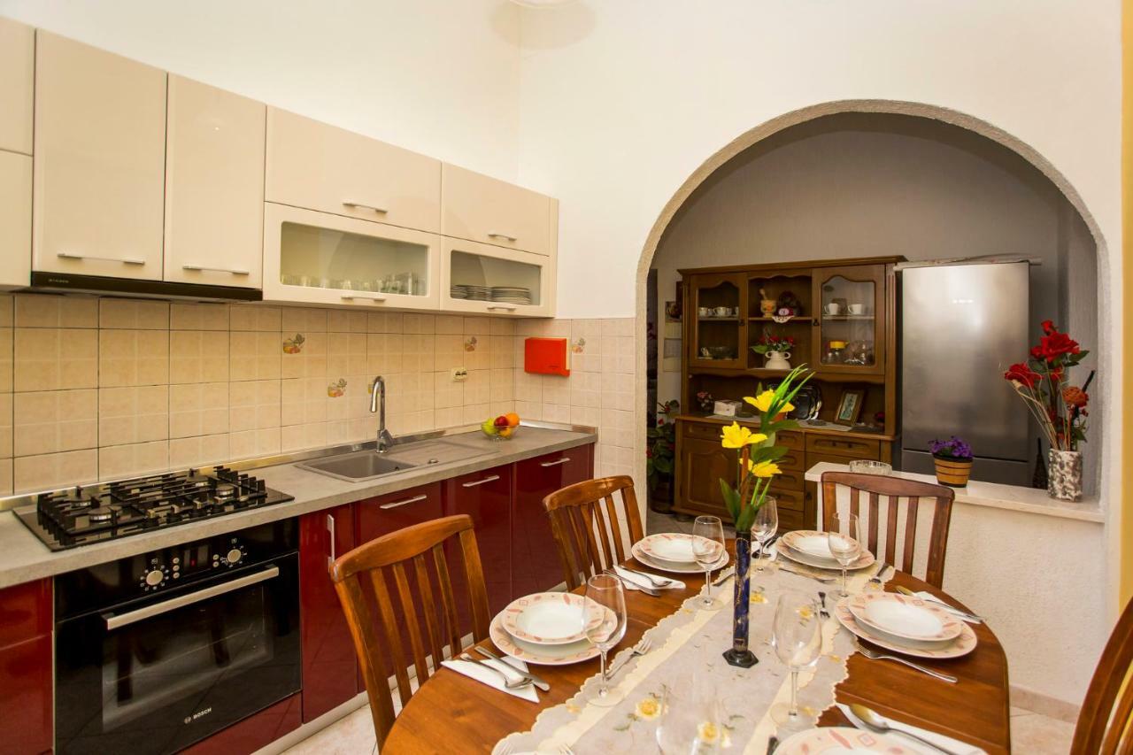 Emanuel Apartman Pula Buitenkant foto